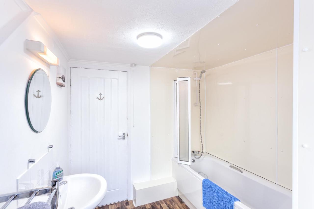 Ocean Backpackers Self-Catering Hostel Ilfracombe Dış mekan fotoğraf