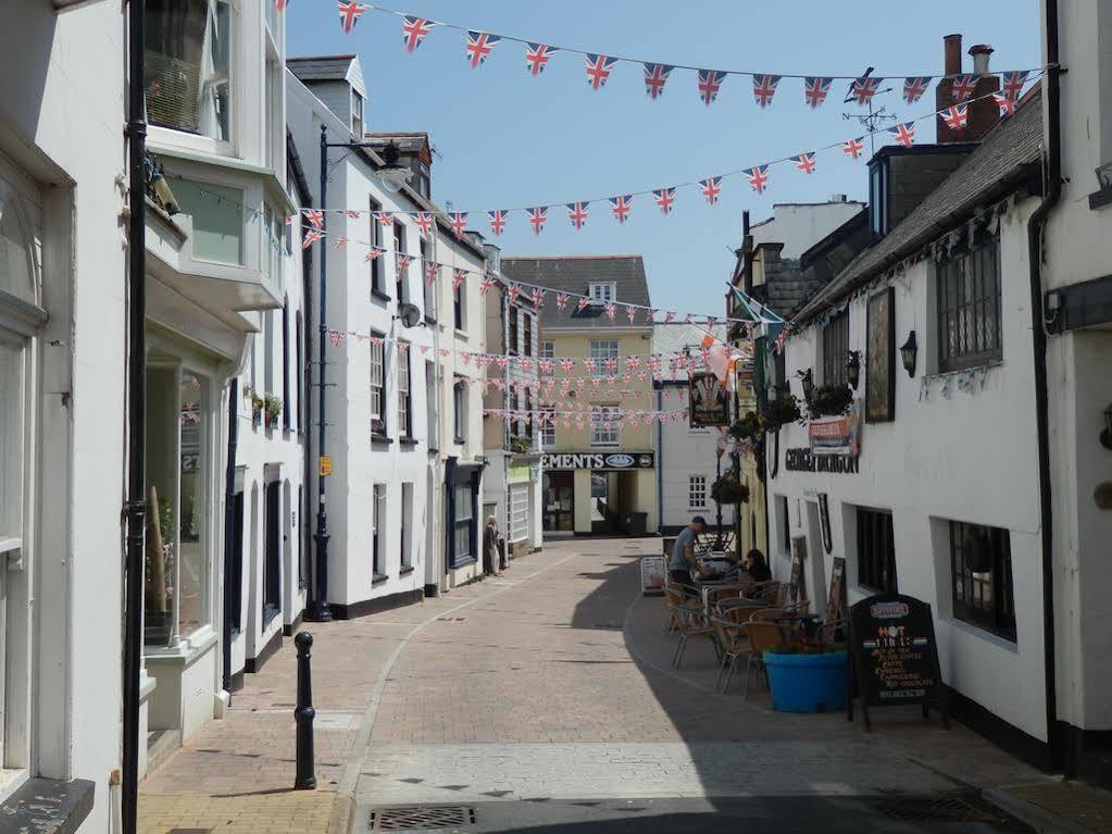 Ocean Backpackers Self-Catering Hostel Ilfracombe Dış mekan fotoğraf